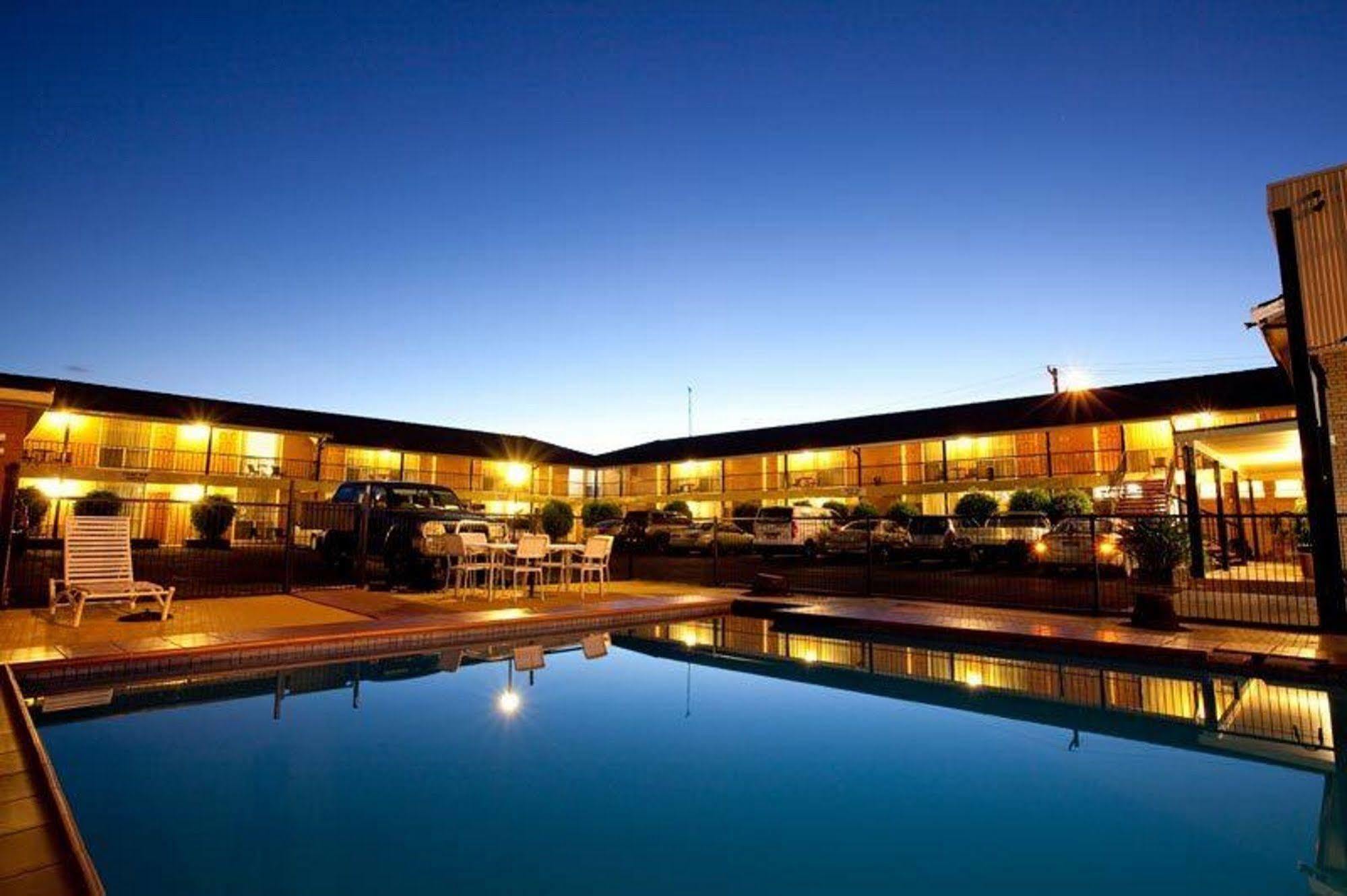Golden West Motor Inn Dubbo Esterno foto